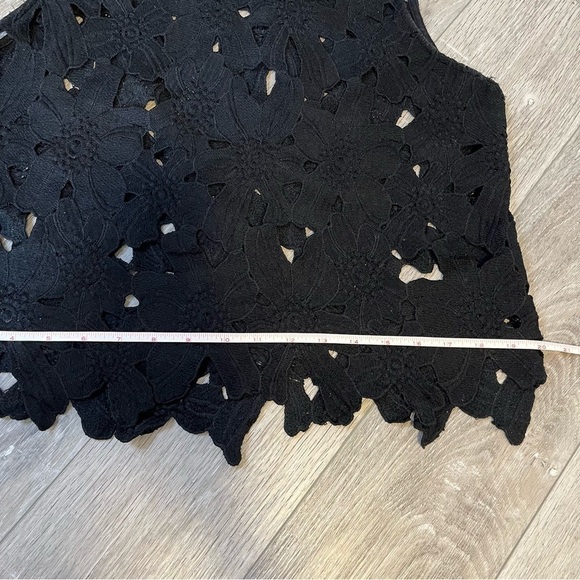 ANTHROPOLOGIE Black Lace Floral Appliqué Eyelet Sleeveless Top Cutouts Size S/M - Picture 11 of 13